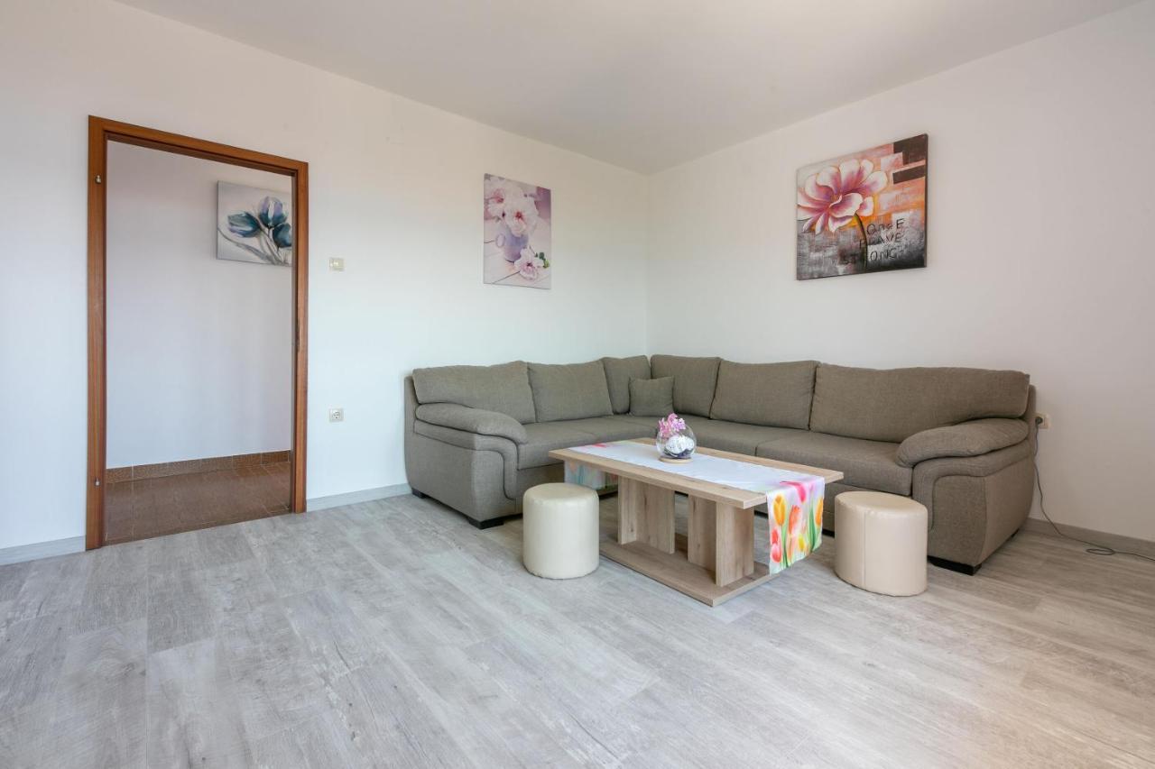 Apartments Melita Dramalj Exterior photo
